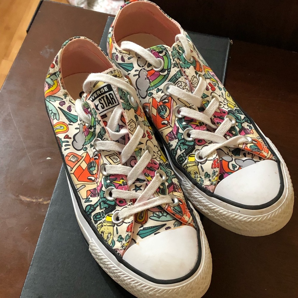 Converse Storm print women’s sizes 6 and size 9